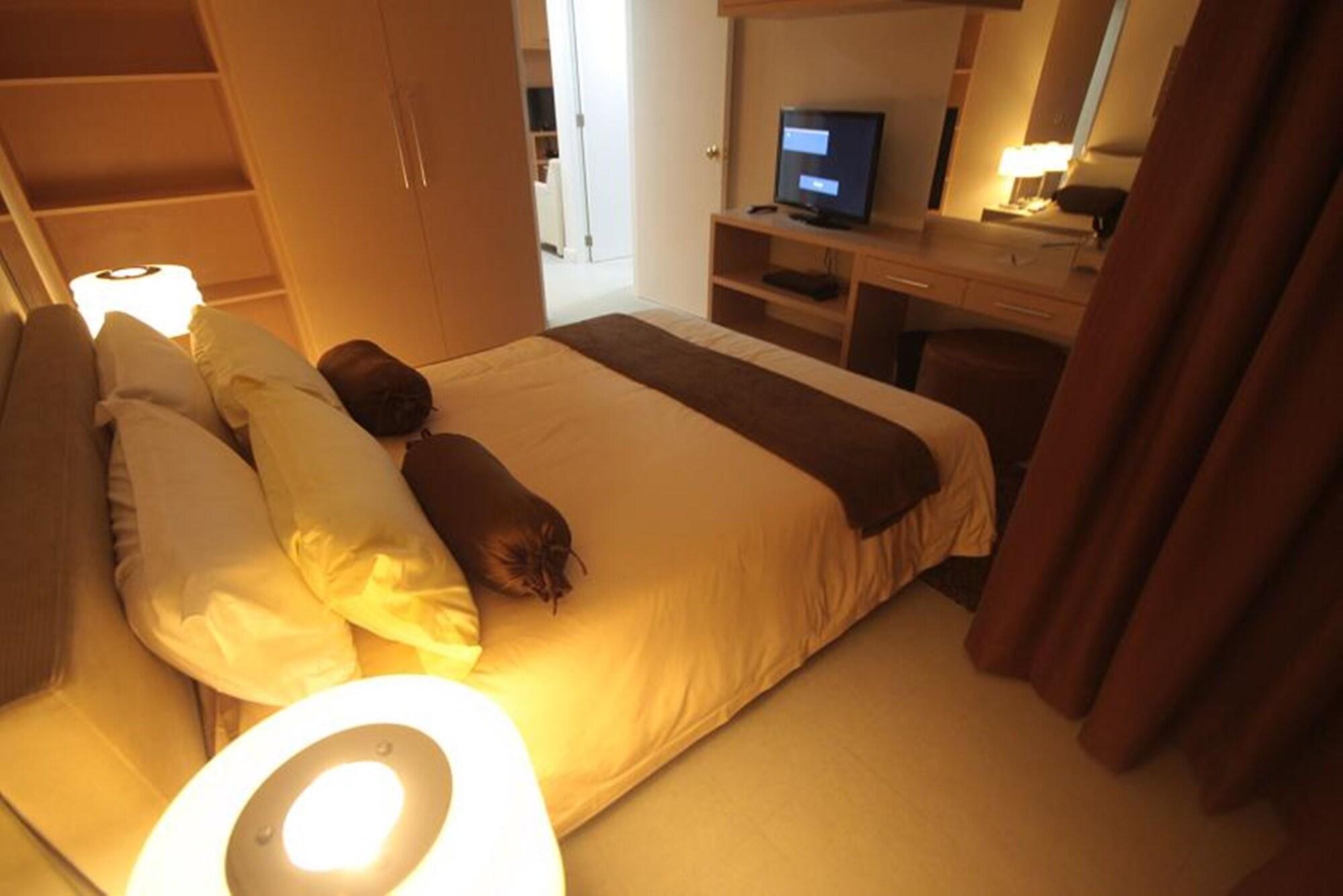 Bsa Twin Towers Aparthotel Mandaluyong Bagian luar foto