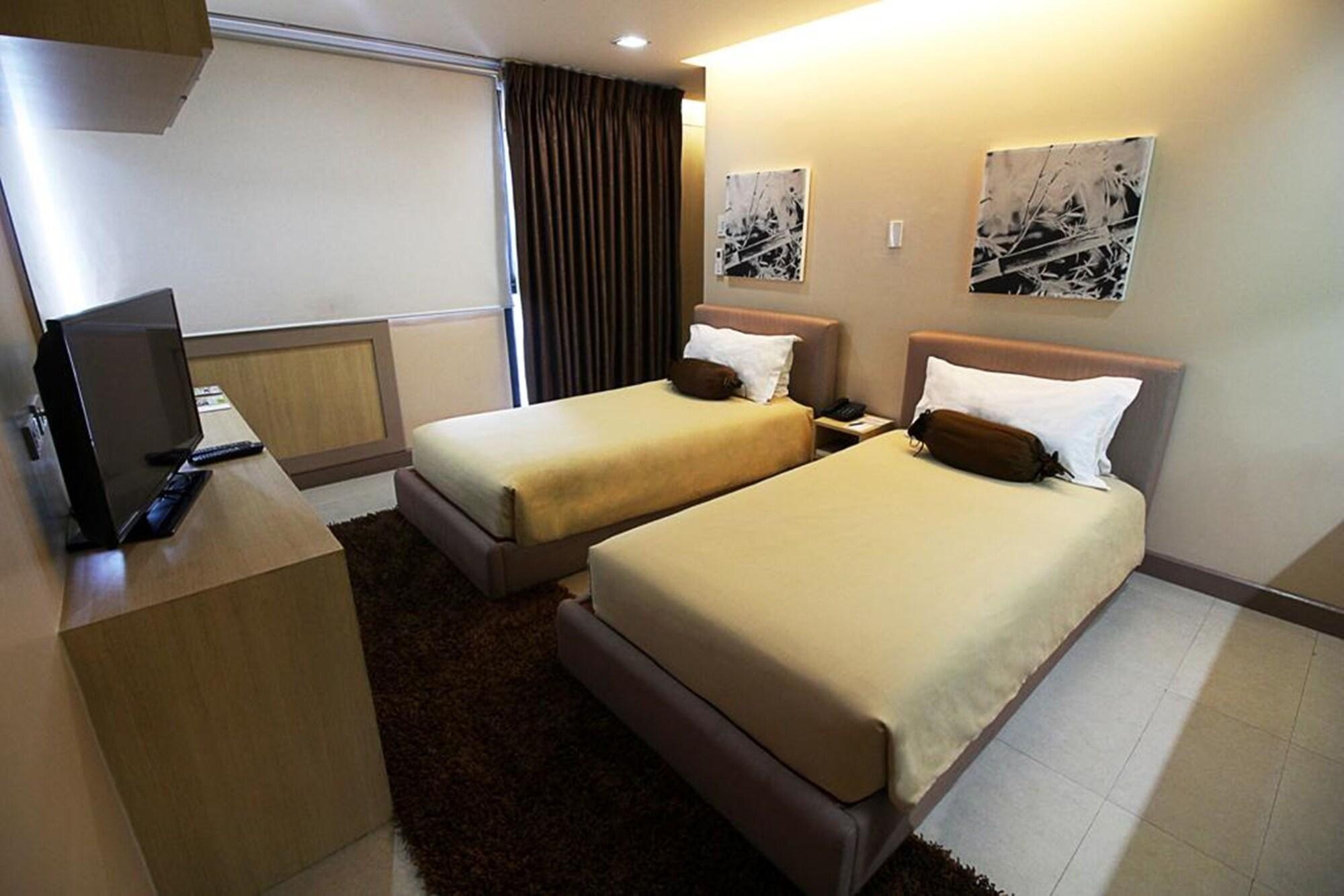 Bsa Twin Towers Aparthotel Mandaluyong Bagian luar foto