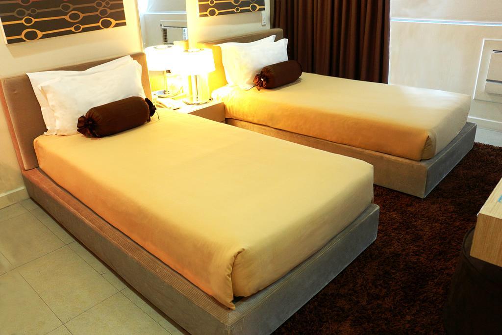 Bsa Twin Towers Aparthotel Mandaluyong Bagian luar foto
