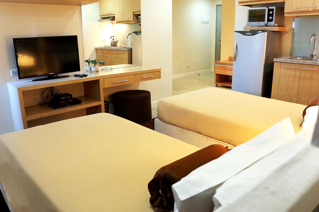 Bsa Twin Towers Aparthotel Mandaluyong Bagian luar foto
