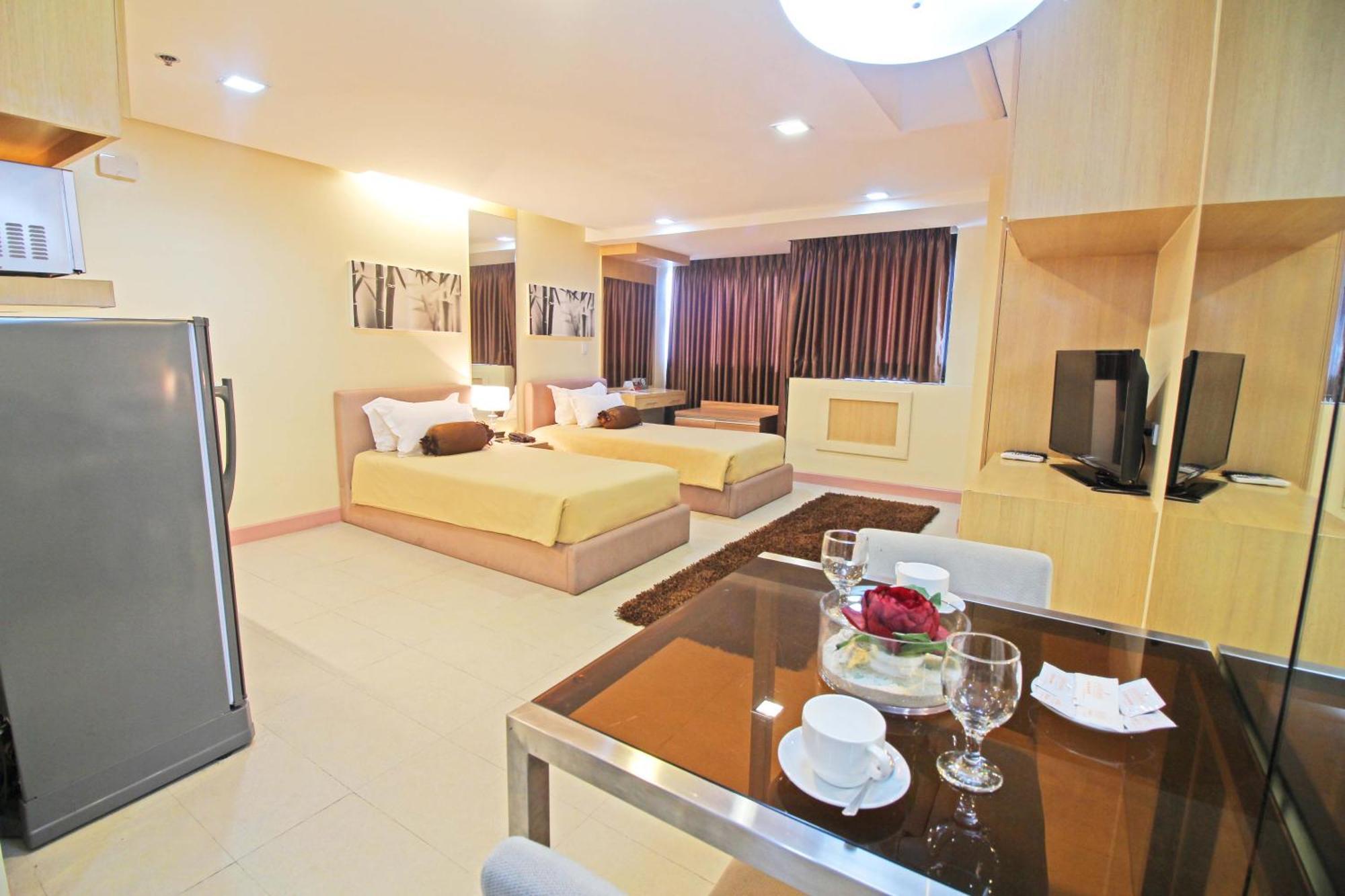 Bsa Twin Towers Aparthotel Mandaluyong Bagian luar foto