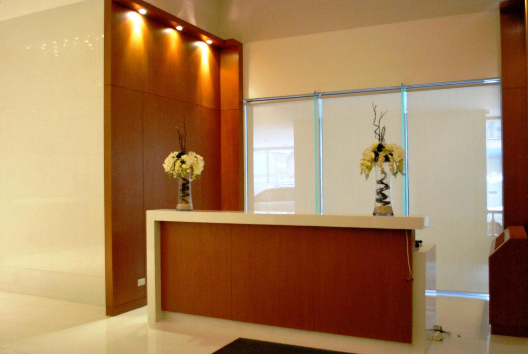 Bsa Twin Towers Aparthotel Mandaluyong Bagian luar foto