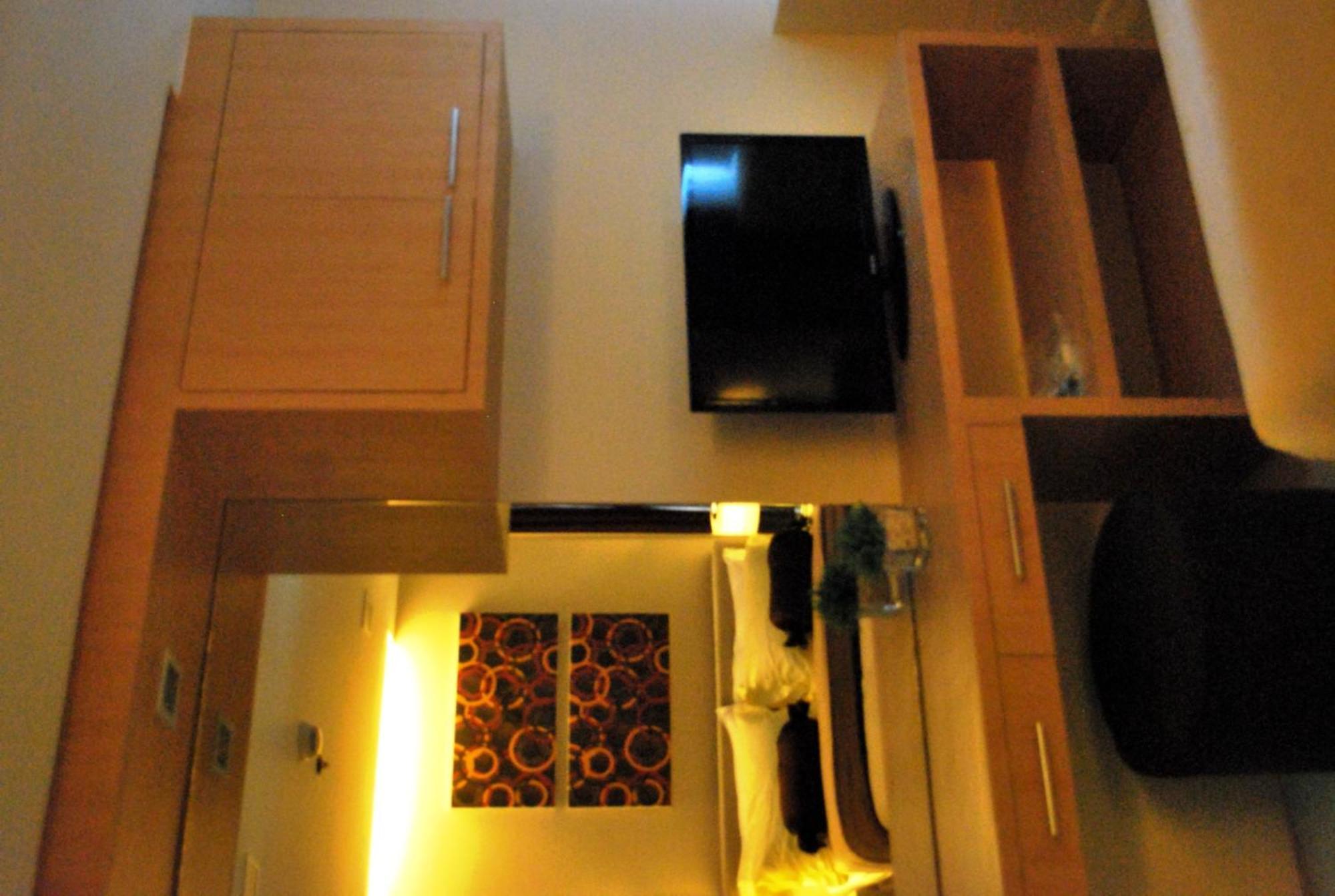Bsa Twin Towers Aparthotel Mandaluyong Bagian luar foto