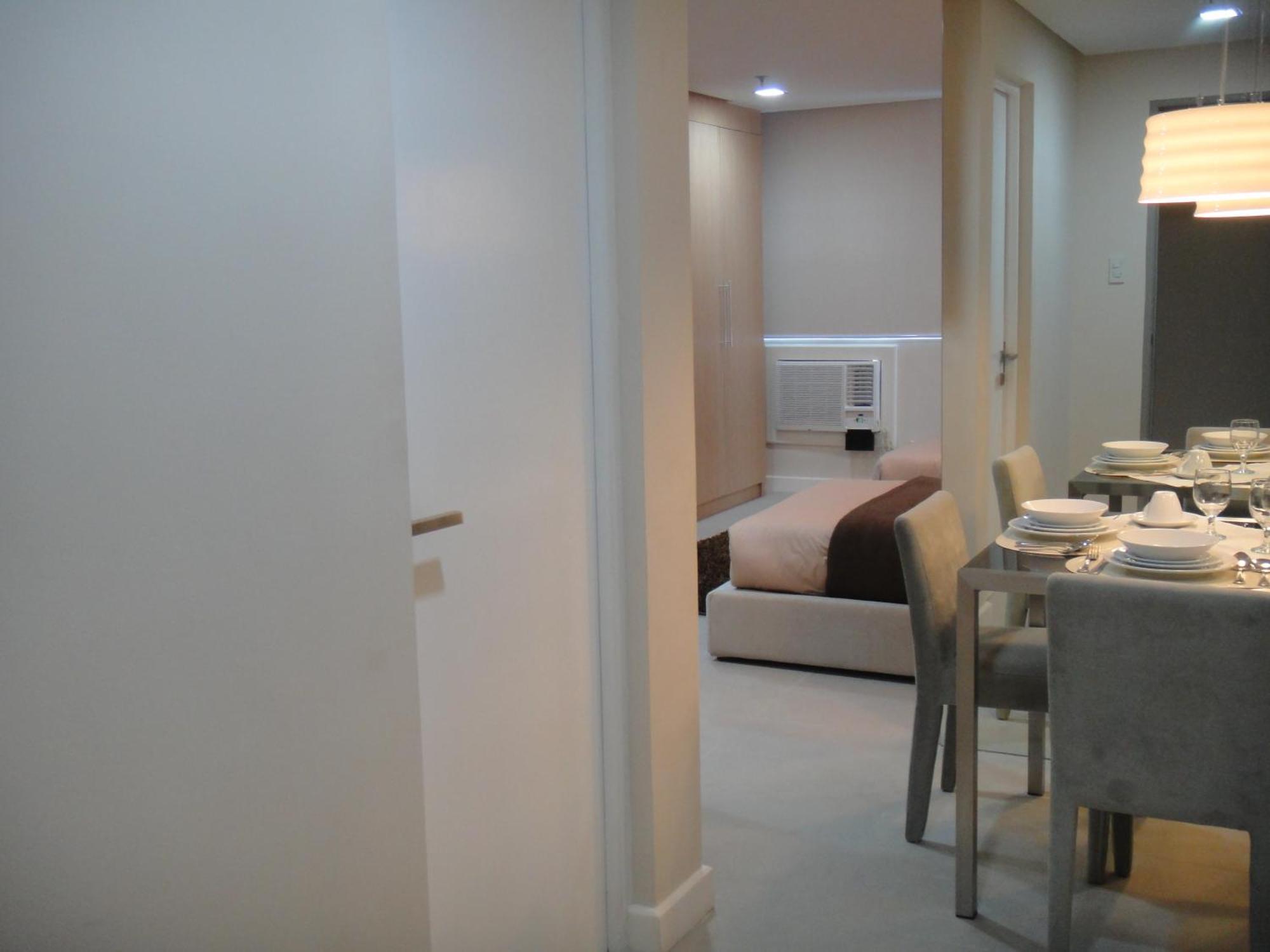 Bsa Twin Towers Aparthotel Mandaluyong Bagian luar foto