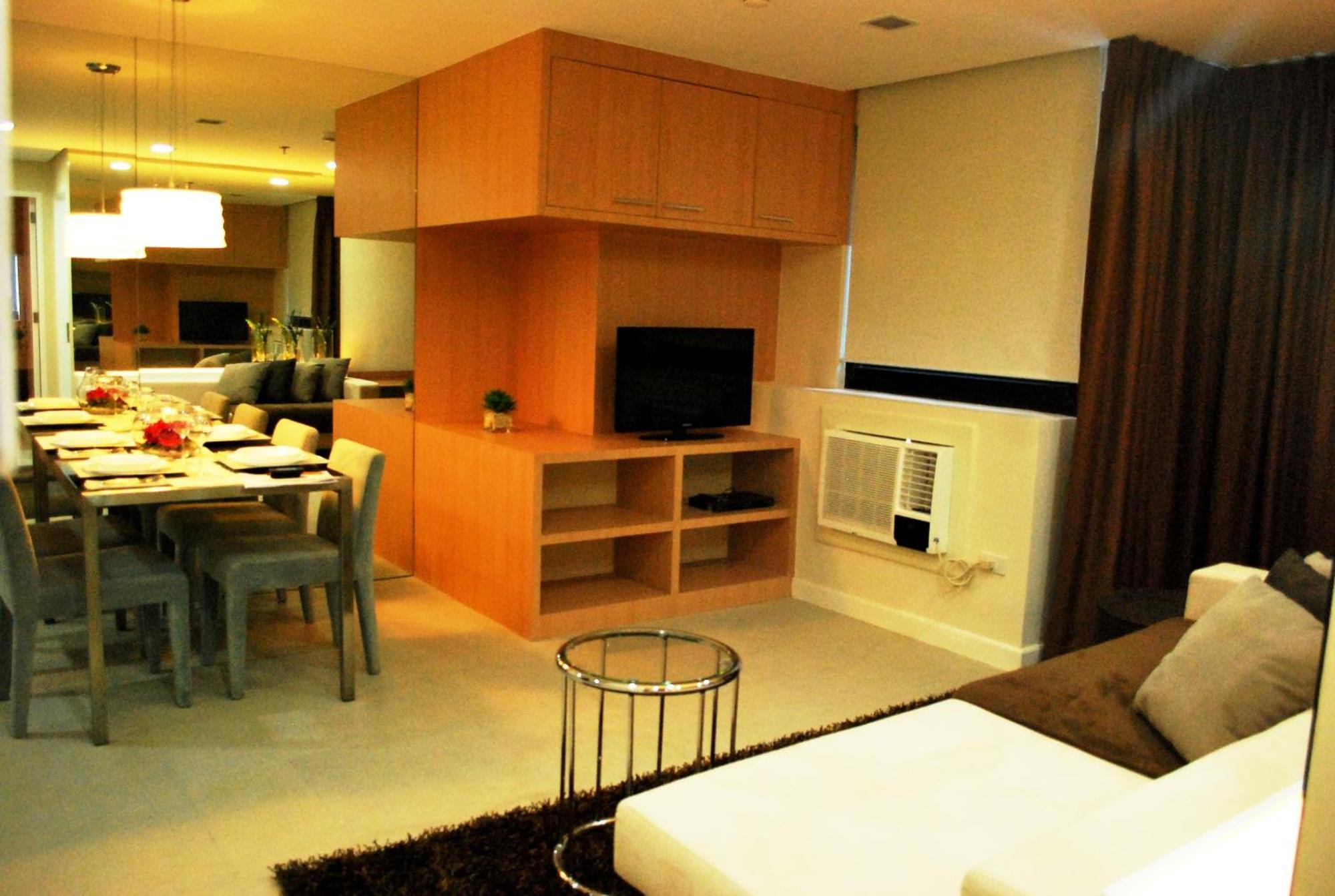 Bsa Twin Towers Aparthotel Mandaluyong Bagian luar foto