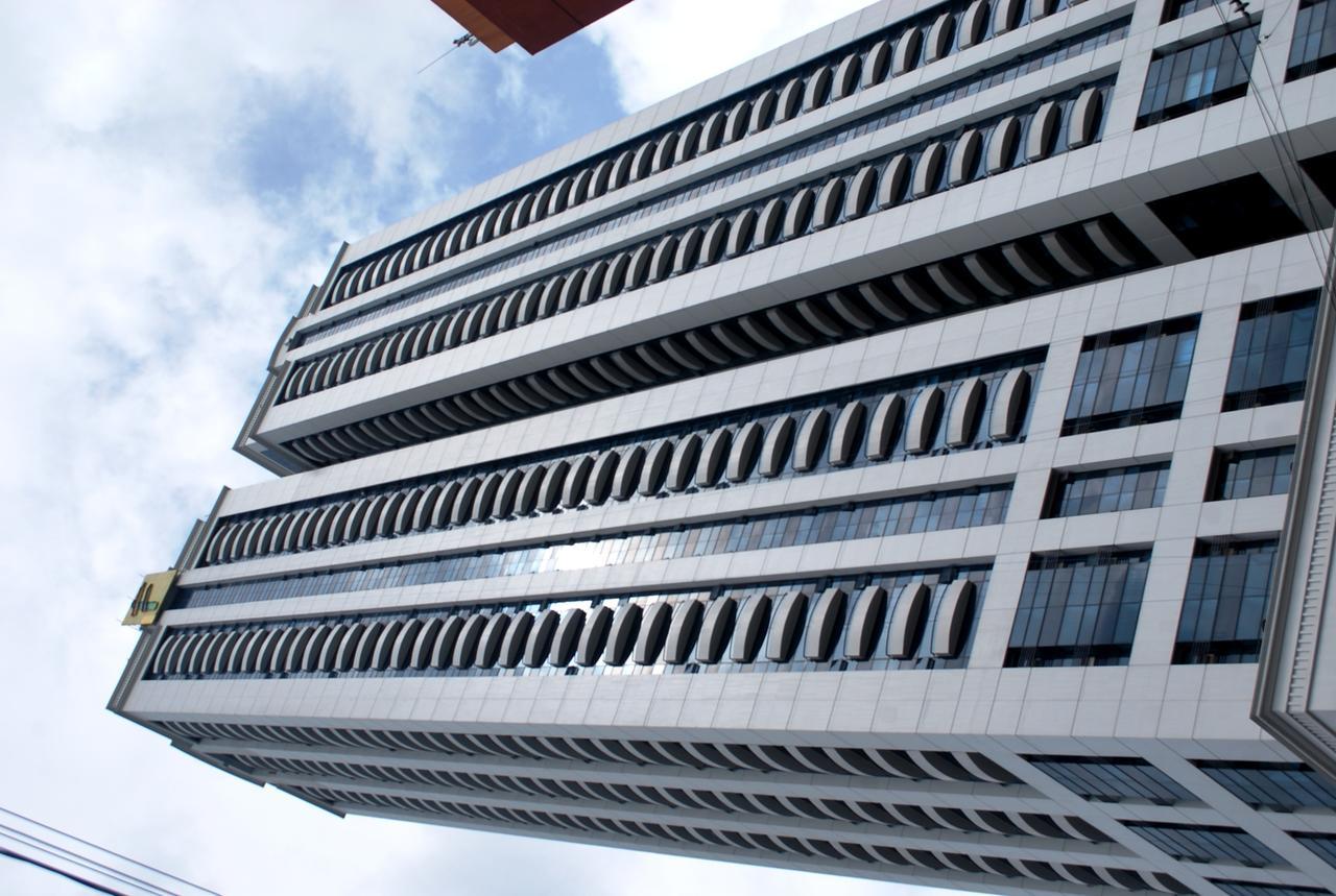 Bsa Twin Towers Aparthotel Mandaluyong Bagian luar foto