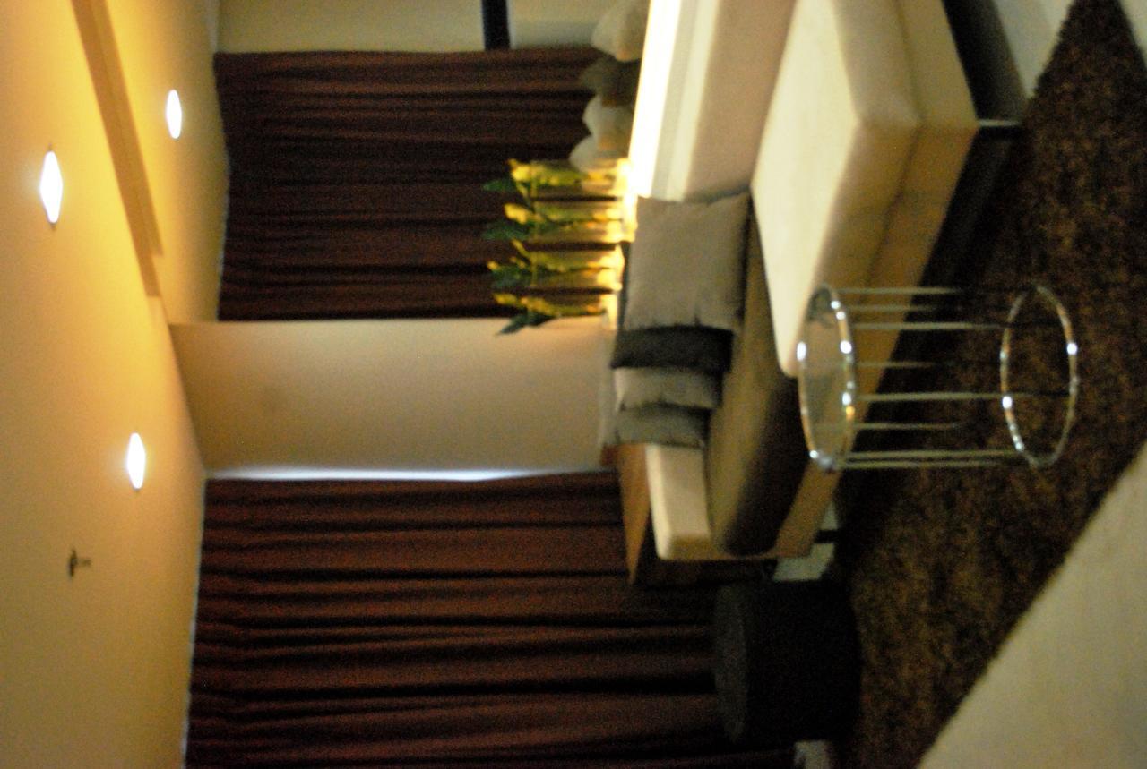 Bsa Twin Towers Aparthotel Mandaluyong Bagian luar foto